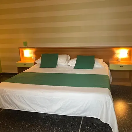 Glory Hotel 2*