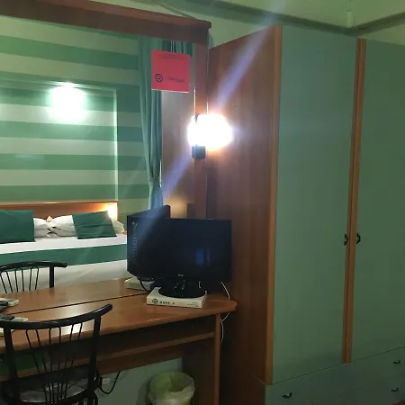 Hotel Glory 2*